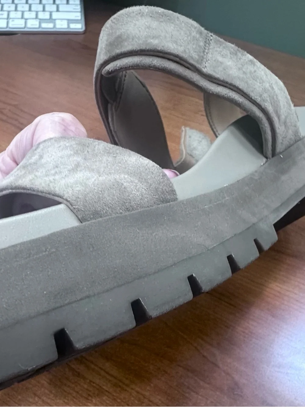 Vionic Torrance Platform Sandal Lug Comfort Cushion Taupe Suede Women’s Sz 9.5